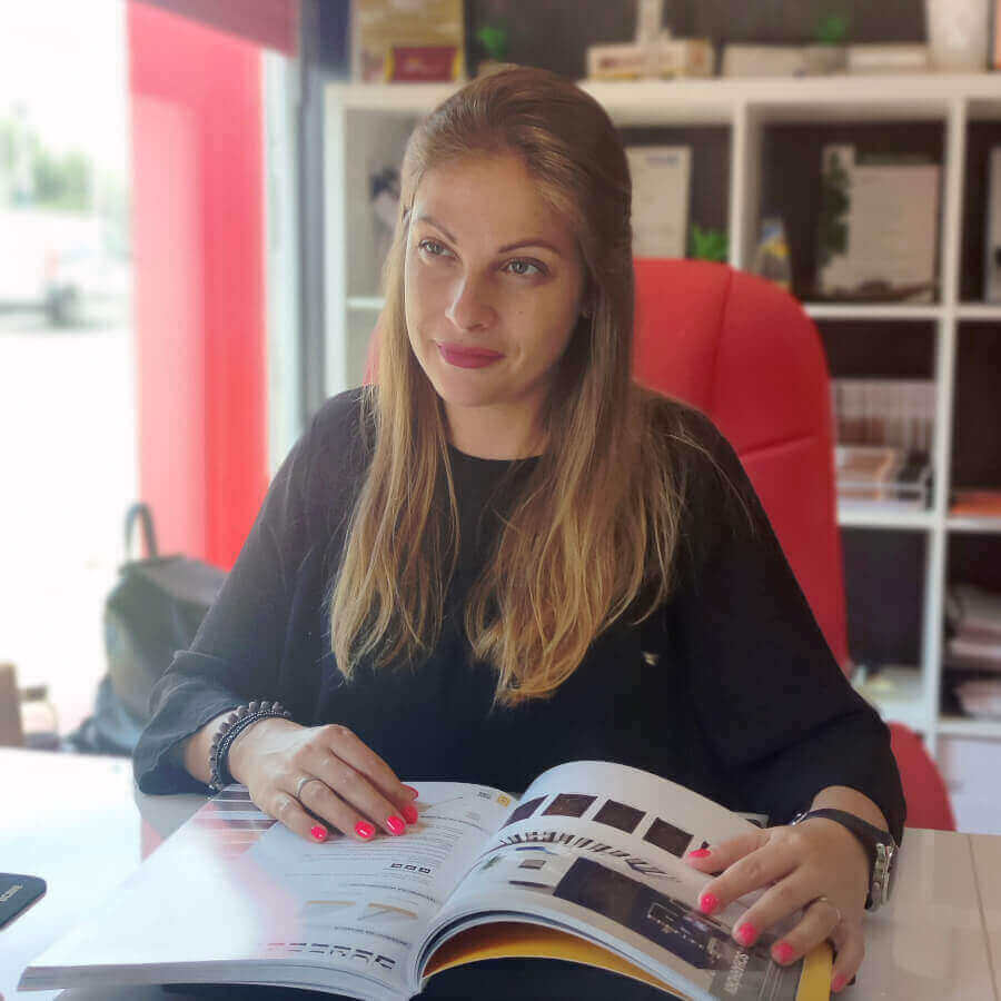 Юлия Димитрова - консултант обслужване на клиенти